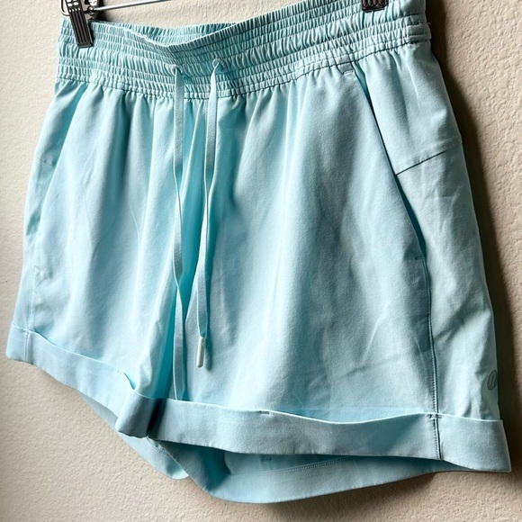 Lululemon Spring Break Away Short *4-way Stretch 3"
Blue Glow Sz 4 - Picture 3 of 12